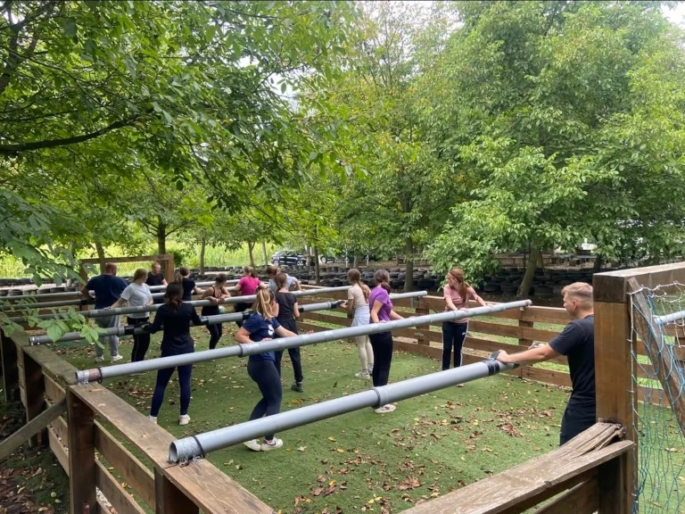 adrenalinski park vručina ljudski stolni nogomet